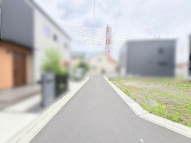閑静な住宅街の一角にあり、落ち着いた空気感に包まれた暮らしを予感させる穏やかな佇まい。
