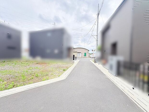 整然とした街並みに囲まれ、日々の暮らしが穏やかに流れる落ち着きのある住環境です。