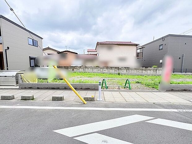 周辺環境と調和する穏やかな街並みに位置し、これからの暮らしを自由に描き出せるゆとりある敷地です。