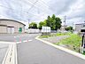 外観：周辺環境と調和する穏やかな街並みに位置し、日々の生活がゆったりと流れるような落ち着いた雰囲気の土地です。
