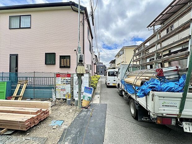 落ち着いた住宅街の雰囲気に溶け込み、日々の暮らしが穏やかに流れていくような場所です。