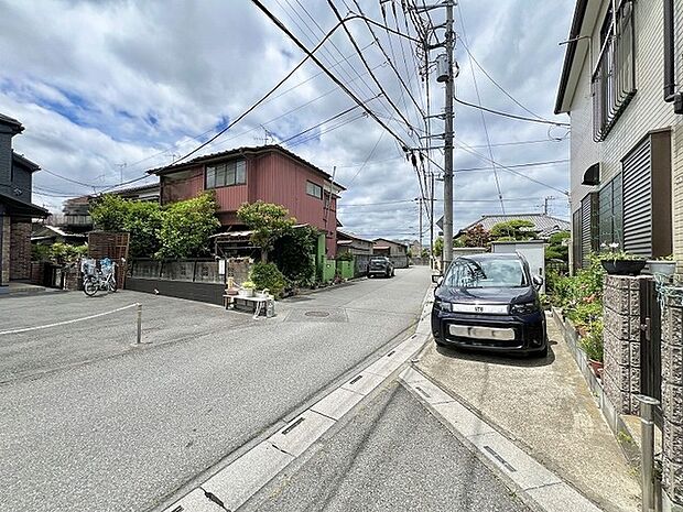 落ち着いた日常が流れる、穏やかで静かな住環境が日々の暮らしに安らぎを与えてくれます。