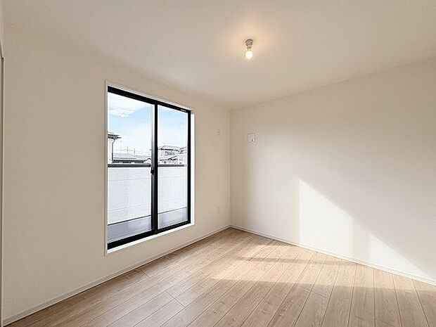 無駄のないシンプルな空間が、日々の暮らしに心地よいゆとりと落ち着きをもたらしてくれます。