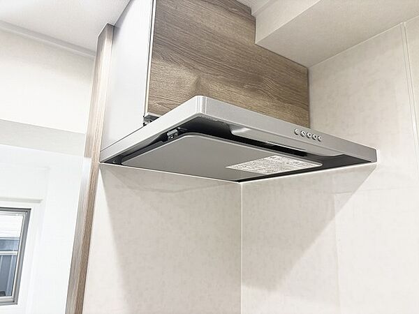 木目調のアクセントが空間に温もりを添え、日々の暮らしに静かな調和をもたらしてくれます。