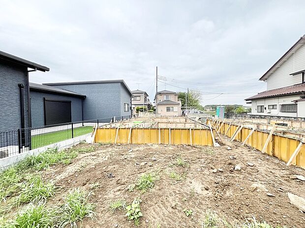 新しい暮らしが芽吹く、開放的な眺めの敷地