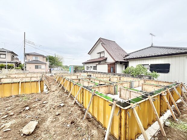 新しい暮らしが始まる、礎づくりの風景。