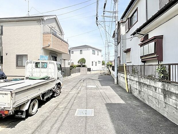 穏やかな時間が流れる住宅街、落ち着いた日常を育むための心地よい環境が広がっています。