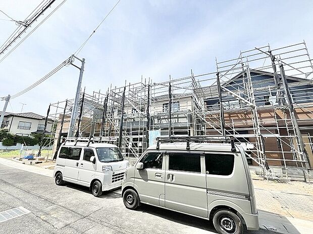 新しい住まいが完成へと近づく、日々の変化を感じながらこれからの暮らしに思いを馳せる穏やかな時間。