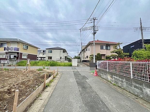 車の通りも少ない閑静な住宅地。子育てにも、第二の人生にも。