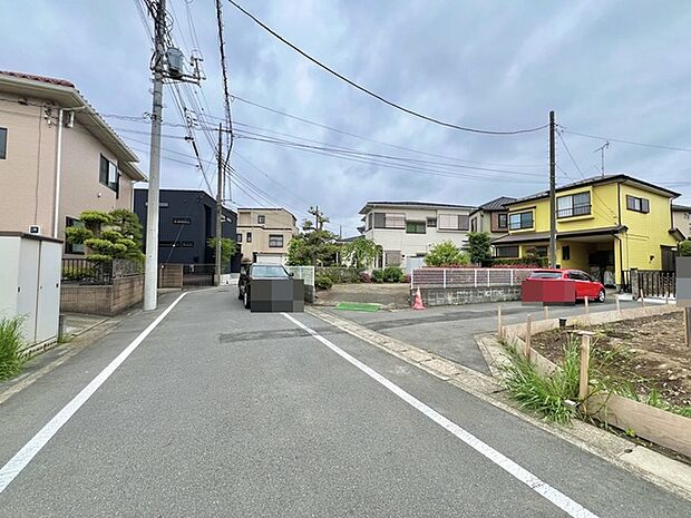 車通りの少ない閑静な住宅地、のびのびした子育てに適します。