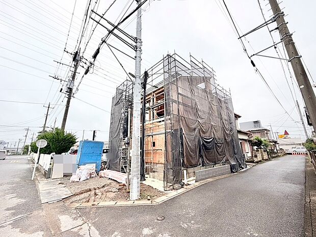 理想の暮らしを形にする、静かな環境で進められている丁寧な施工風景です。