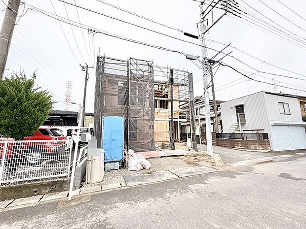 新しい暮らしの輪郭が形作られていく、期待感に満ちた建設途中の風景です。