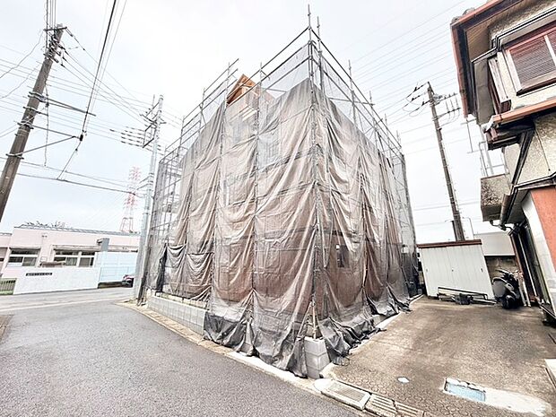 新しい暮らしに向けて、丁寧に着実な準備が進められている佇まいです。