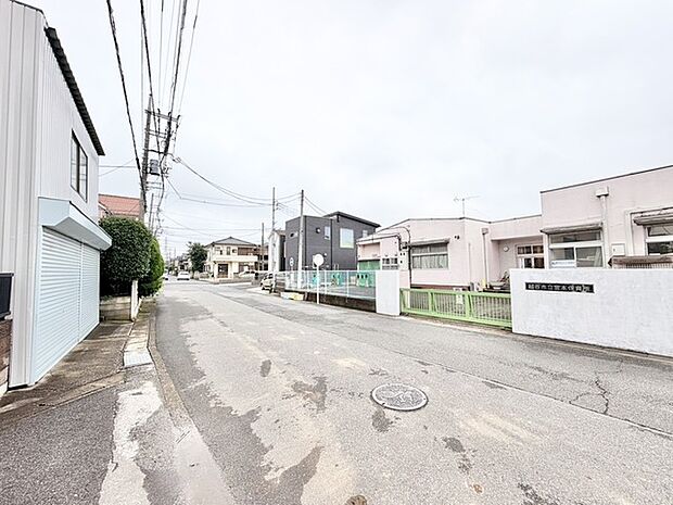穏やかな街並みに溶け込む、静かで落ち着いた佇まいの周辺環境が日々の暮らしを包み込みます。