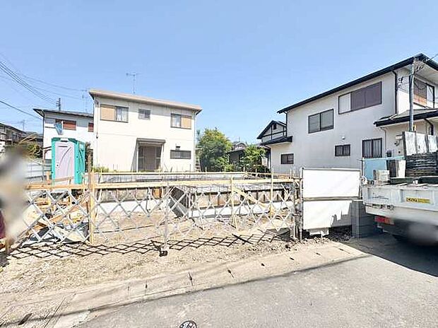 新しい暮らしの基盤となる場所として、穏やかな街並みに溶け込む素直な区画が広がっています。