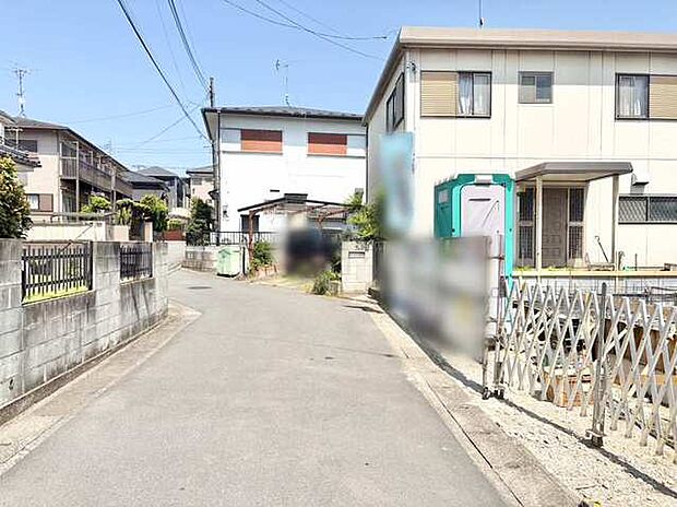 穏やかな住宅街の落ち着いた空気が流れ、日々の暮らしに安らぎを感じさせてくれる住環境です。