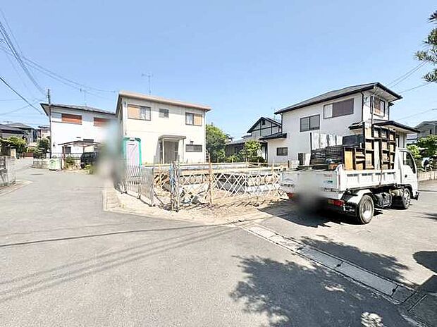 閑静な住宅街の一角にあり、これからの暮らしの拠点として可能性が広がる穏やかな環境です。