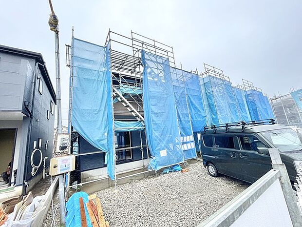 完成へ向けて着実に歩みを進める住まいの姿に、新しい暮らしの予感が高まります。