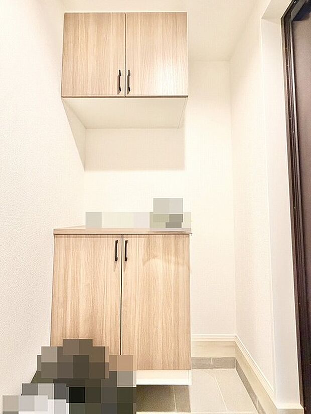 木の温もりを感じるナチュラルな色合いが、空間全体に穏やかな調和をもたらしています。