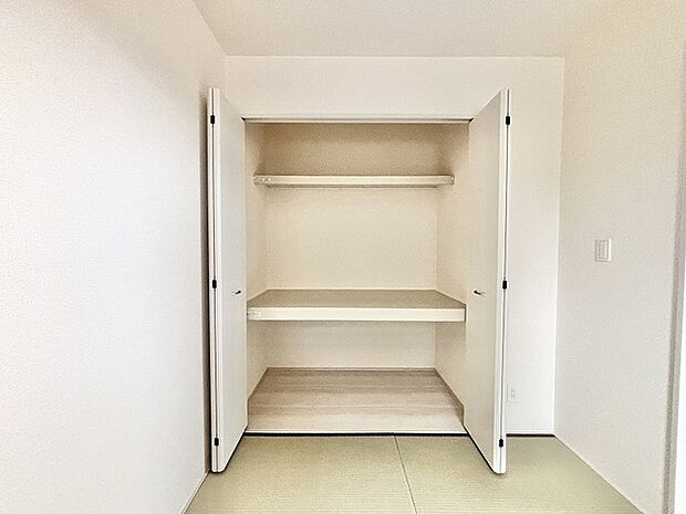 すっきりと無駄のないシンプルな空間が、日々の暮らしに心地よい静けさとゆとりをもたらしてくれます。