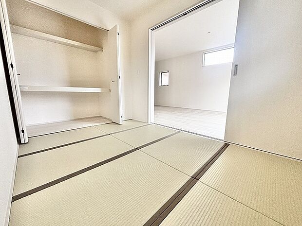 隣り合う空間とのつながりが心地よく、日々の暮らしに穏やかなゆとりと安らぎをもたらす住環境です。