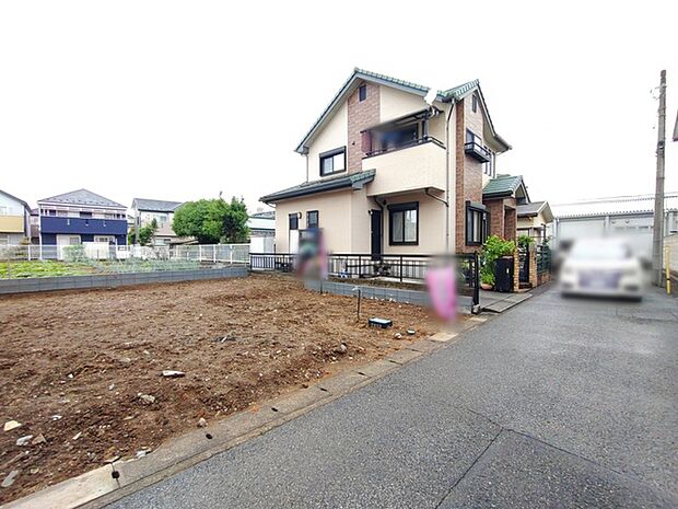 落ち着いた周辺環境に馴染む佇まいが、穏やかで心地よい日常の暮らしを予感させてくれます。