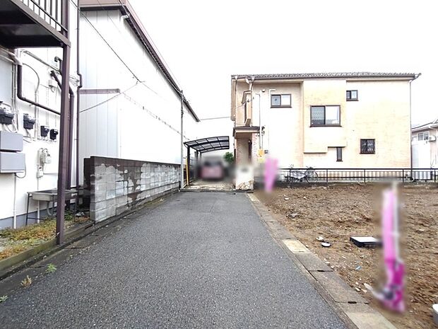 落ち着いた街並みに溶け込む、静かな空気が流れる住環境が魅力の立地です。