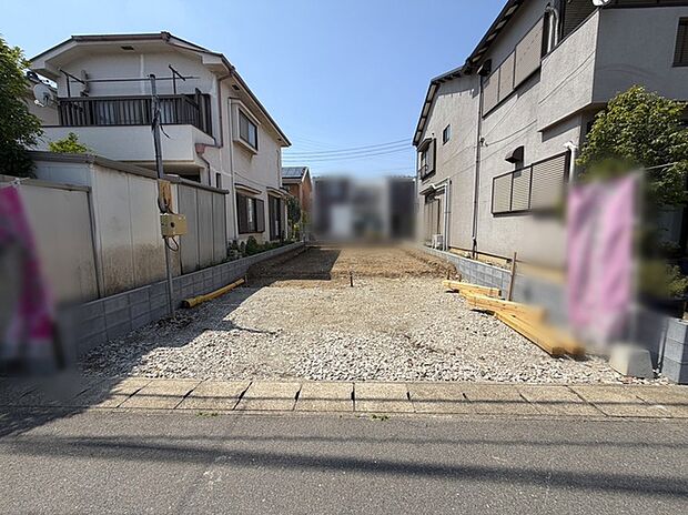 駐車が苦手な方にも嬉しい、前面6m道路に面した住まい。