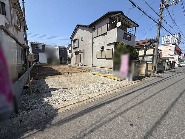 南向きに開口部を設けた設計の家、明るさ重視のプランです。