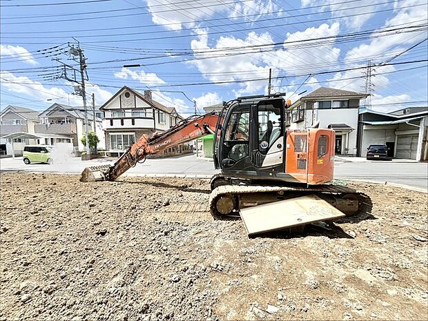 広がる青空の下、整えられた大地で未来への一歩を踏み出す。