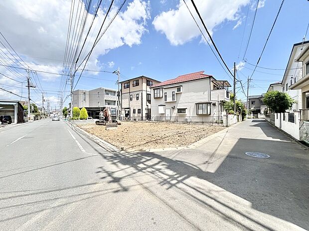青空の下、心地よい風が吹き抜ける開放的な土地。