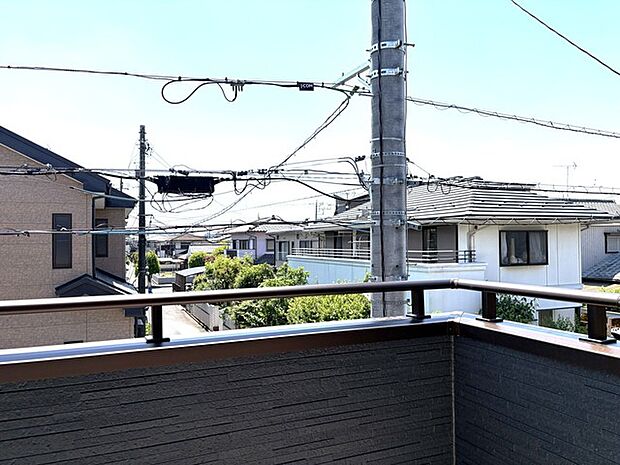 穏やかな時間が流れる、見晴らしの良い開放的な住環境が日々の暮らしに心地よさを添えてくれます。