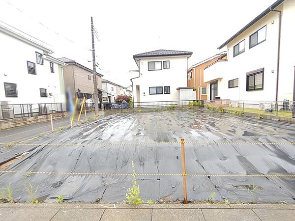 閑静な住宅街の中にあり、これからの暮らしを自由に描くことができる開放的な敷地です。