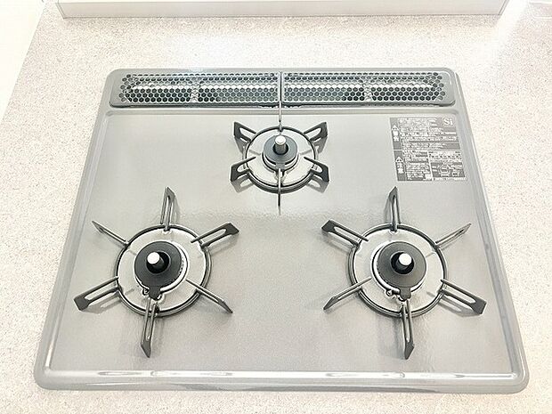 お手入れのしやすさと洗練された質感を両立させた機能的な設えが心地よい空間を演出します