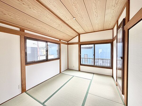たっぷりの陽光と、心地よい風が舞い込みます。