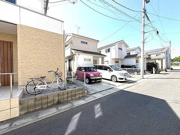 穏やかな時間が流れる閑静な住宅街で、日々の暮らしが心地よく整う健やかな環境です。