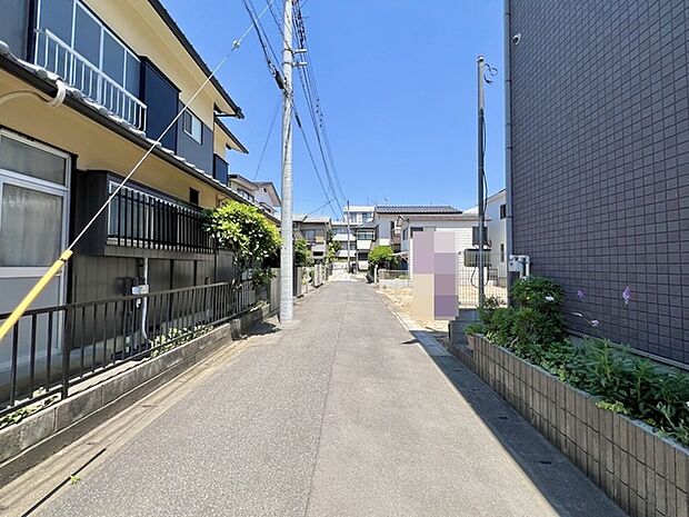 一ノ割駅徒歩10分の近さ。通勤通学に便利で、駅周辺の生活施設も利用しやすい。