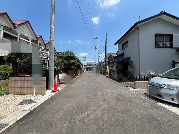 空が広がる穏やかな住宅街の風景が、日々の暮らしに静かな安らぎをもたらしてくれそうです。