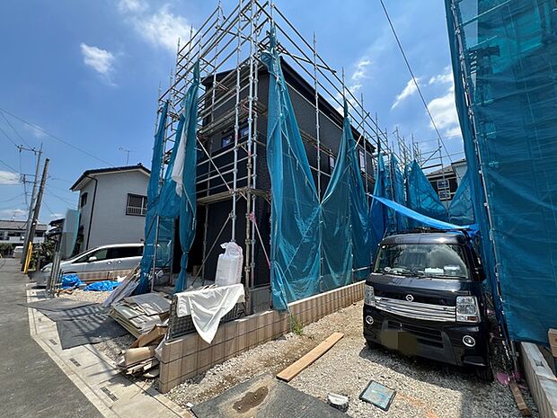 新たな暮らしの始まりを予感させる、丁寧に形作られていく住まいのひととき。