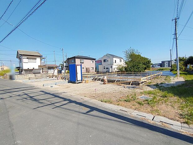 新しい暮らしの夢が描かれる、静かで穏やかな空気が流れる住環境の整った土地です。