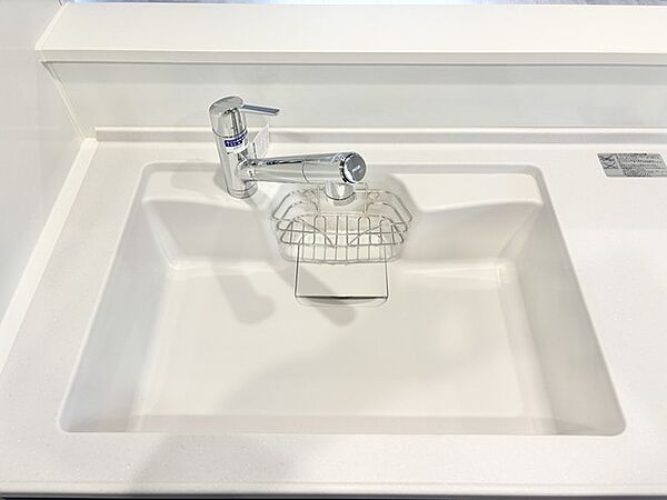 無駄を削ぎ落とした洗練されたデザインが、日々の暮らしに心地よい清潔感をもたらします。