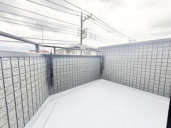 開放的な空のもと、プライベートな時間を穏やかに過ごすことができる広々とした空間です。