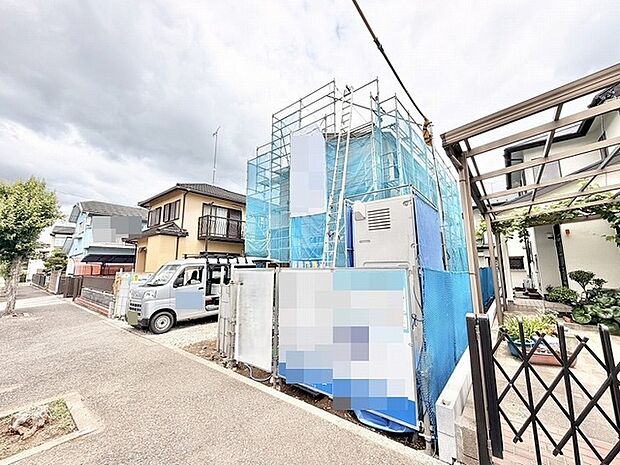 日々の暮らしが丁寧に育まれていく閑静な住宅街で、新たな住まいの誕生に向けた準備が進められています。