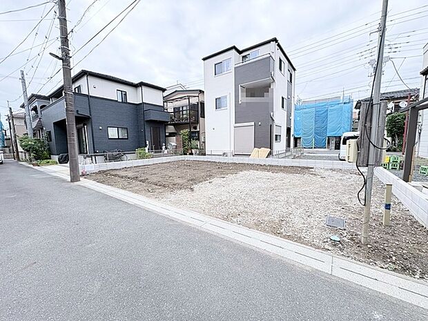 周辺環境との調和を感じさせる、これからの暮らしを自由に描き出せる静かな住環境の敷地です。