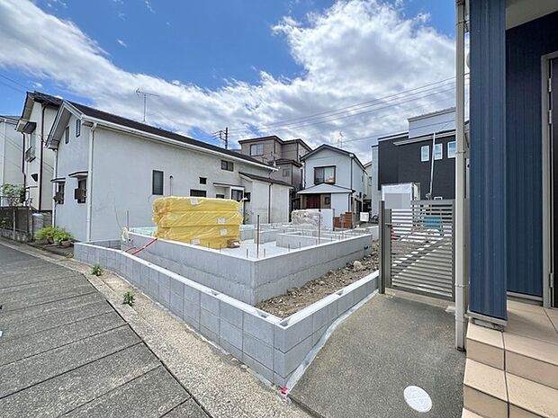 建築中ですが、同じグレードの完成済み建物を参考にご覧になることもできます。現地より最寄りの物件をご案内しますので、お気軽にご要望をお聞かせください。