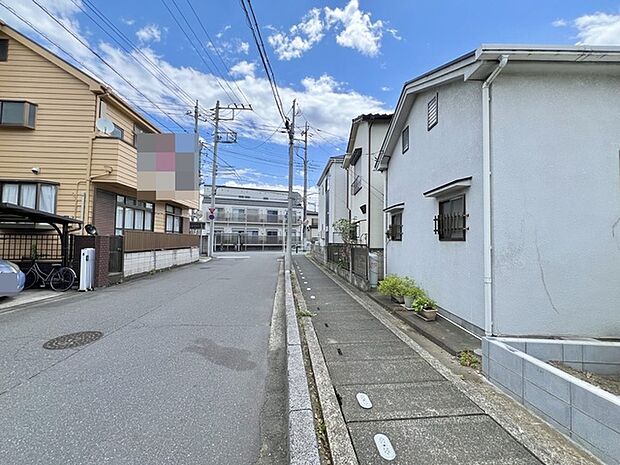 新田駅まで徒歩15分。この距離だと、運動不足も少し解消されるかも。