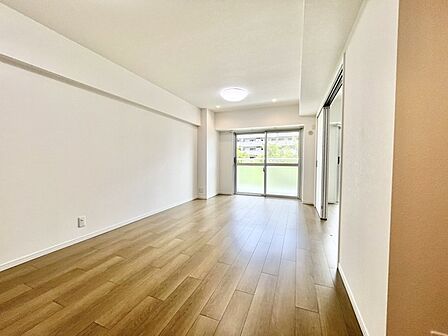 飾らないシンプルな空間が、日々の暮らしに心地よいゆとりと落ち着きをもたらしてくれます。