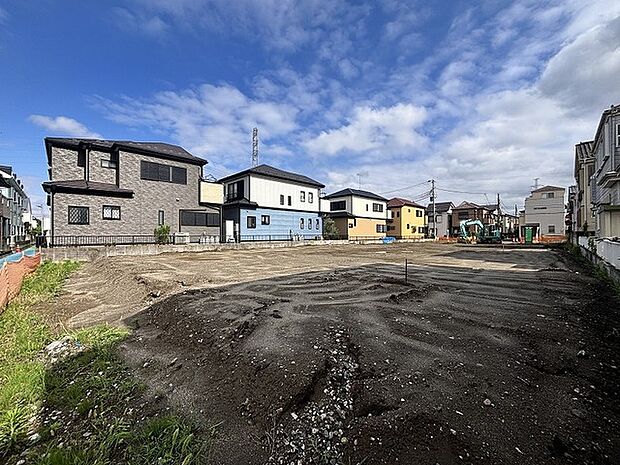 空が大きく広がる開放的な立地で、新しい暮らしの構想を自由に描けるゆとりある空間です。