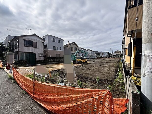 周囲の落ち着いた環境に溶け込み、新たな暮らしの可能性を広げるゆとりある広さの敷地です。