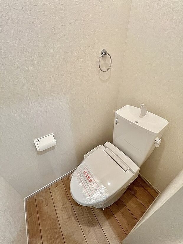 木目の温もりを感じる落ち着いたトーンでまとめられた清潔感のある空間です
